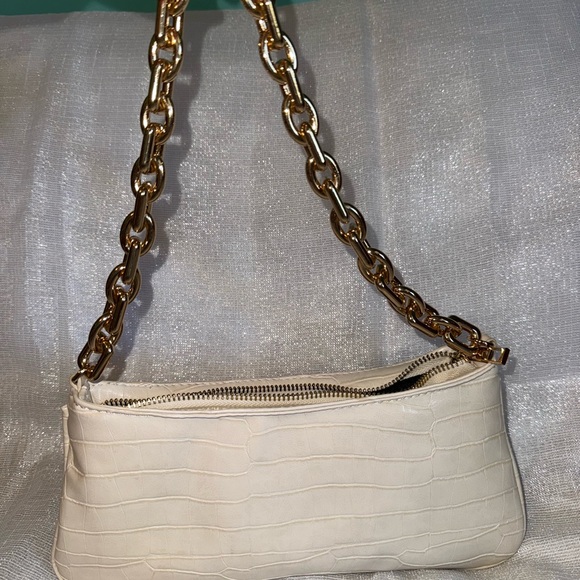 ZARA Elegant Cream Croc-Embossed Bag with Gold Chain - Picture 3 of 8
